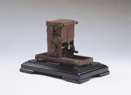 「국문 사진 식자기(邦文写真植字機)」 발명 모형(모리사와 사옥 보존 및 전시)